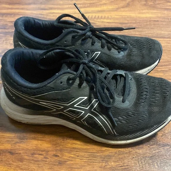 ASICS - Picture 1 of 2